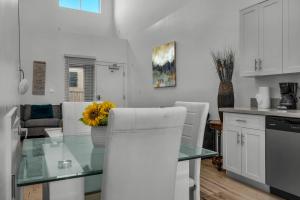 Koreatown 1 Bedroom Loft with 2 Beds Free Parking Wifi