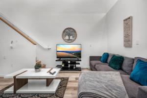 Koreatown 1 Bedroom Loft with 2 Beds Free Parking Wifi