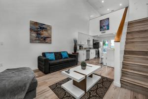 Koreatown 1 Bedroom Loft with 2 Beds Free Parking Wifi