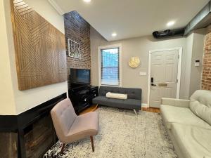 Unique Townhouse near Metro