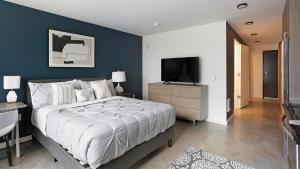 Landing Incredible Studio Game Room