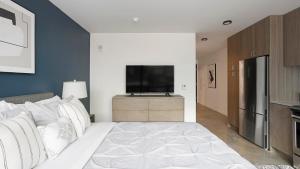 Landing Incredible Studio Game Room