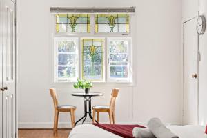 Quadruple Ensuite Room - Nearby Stations & Shops