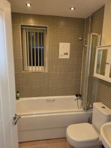 Amesbury Cozy Contractor Home