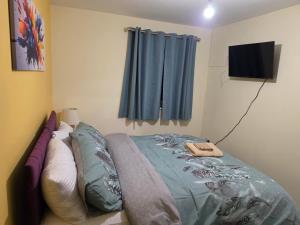 Amesbury Cozy Contractor Home