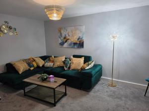 Amesbury Cozy Contractor Home