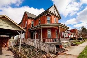 Easy Stay Near Gettysburg Clean, & Central to Local Attractions