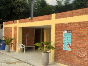 Cozy house with pool and club-style balcony