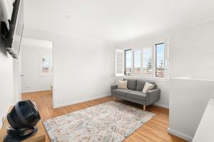 Coastal Family Escape, Pool, Yard & 150m to Warilla Beach