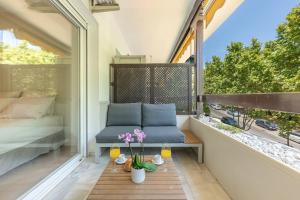 Charming apartment with a terrace and pool views