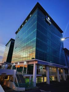 Greens Hotel & Suites