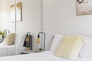 Comfort & Calm - Double Room on a Quiet Crescent in Liverpool - Shared Bathroom