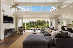 Byrons Brae Tranquil Estate w Pool Views