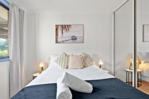 Luxe Double Room - Nearby Stations & Eateries - Shared Bathroom