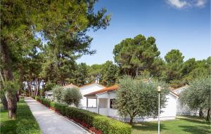 Gorgeous Apartment In Porec With Wifi