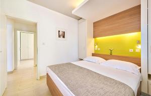 Gorgeous Apartment In Porec With Wifi