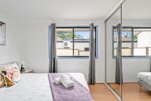 Luxe Double Room - Nearby Stations & Eateries - Shared Bathroom