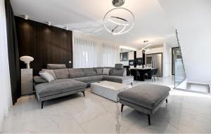 Awesome Home In Sukosan