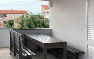 2 Bedroom Stunning Apartment In Vrsi
