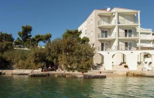 Lovely Apartment In Klek With House Sea View