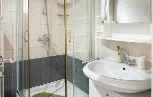 2 Bedroom Gorgeous Apartment In Donji Humac