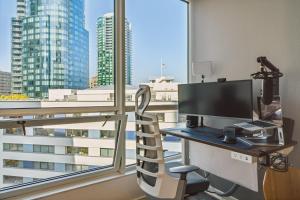 Rincon Hill 1 BR w Work Setup by Anyplace - 11447