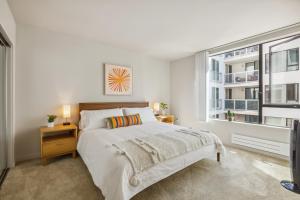 Mission 1 BR w Work Setup by Anyplace - 11453