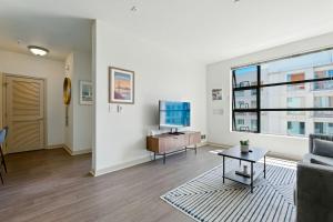 Mission Bay 1 BR w Work Setup by Anyplace - 11717
