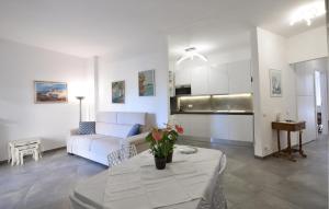 Beautiful Apartment In San Lorenzo Al Mare