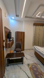 Hotel R R Tripathi