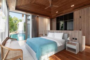 Lakefront 5BR Luxury Villa, Elevator, Pool, Cinema