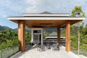 Lakefront 5BR Luxury Villa, Elevator, Pool, Cinema