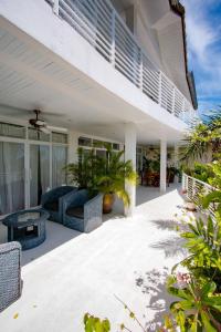 V224 Stunning Sea-View 3BR Villa 1km to Beach