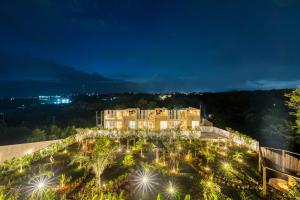 Snow White Villas 3BR Haven Near Pandawa Beach