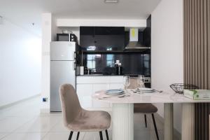 Elite LUX Holiday Homes - Chic Studio with City Views in Business Bay, Dubai