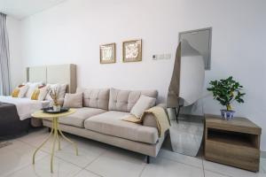Elite LUX Holiday Homes - Chic Studio with City Views in Business Bay, Dubai