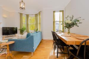 Bright 2BR 3LVL flat 4 mins Walthamstow Central St