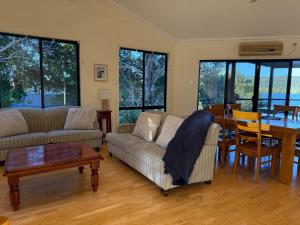 Waterfront, Deep Water Pontoon, views to Straddie