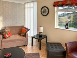 At Cedar Lodge Apartment