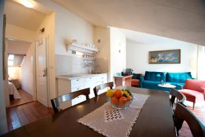 Apartments Senko Trpanj