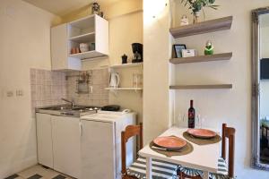 Apartments Senko Trpanj