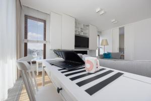 Mokotów Luxury Apartments with Parking Air Conditioning by Renters Prestige