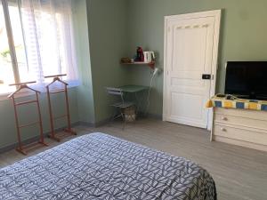 Chambre cosy avec salle de bain privée et piscine au calme