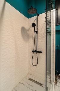 Tropical Jungle Oasis near City Center 2BR Balcony