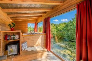 Private Lake Mini Villa near Gstaad & Interlaken