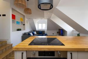 Bournemouth Luxe 3BR-3 Bath-Parking-Walk to Beach-4 Mins drive to train station