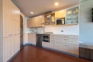 Aparteasy - Bright, large and central apartment in BCN