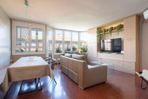 Aparteasy - Bright, large and central apartment in BCN