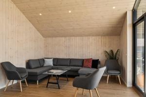 Modern Holiday Home With Spa For 10 People