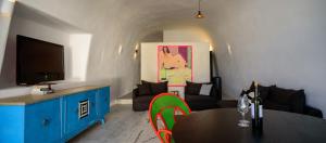 Iliolousto Luxury Cave Villa